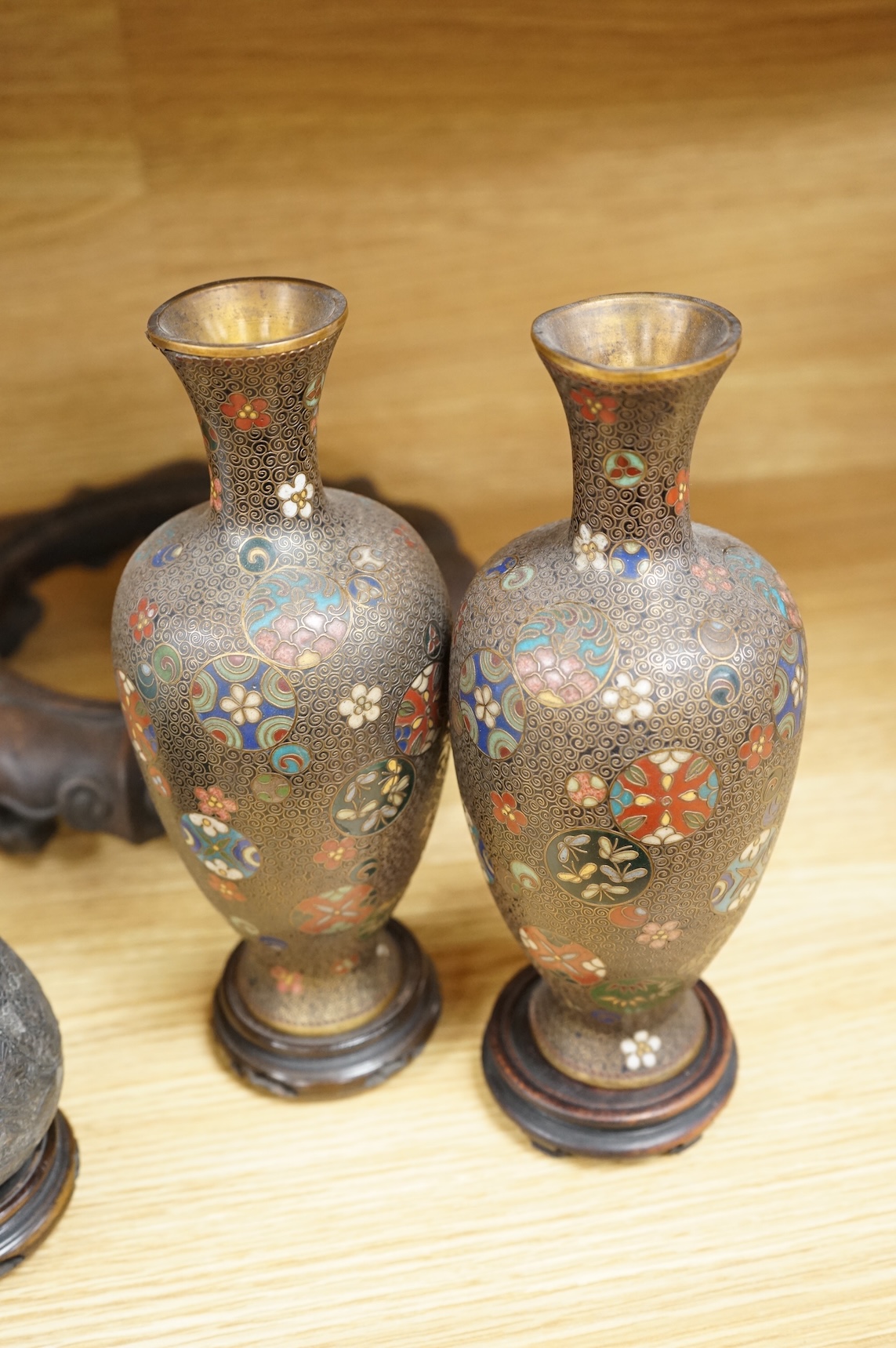 A Korean jar, a pair of Japanese cloisonné vases on stands and other items, largest 23cm high
